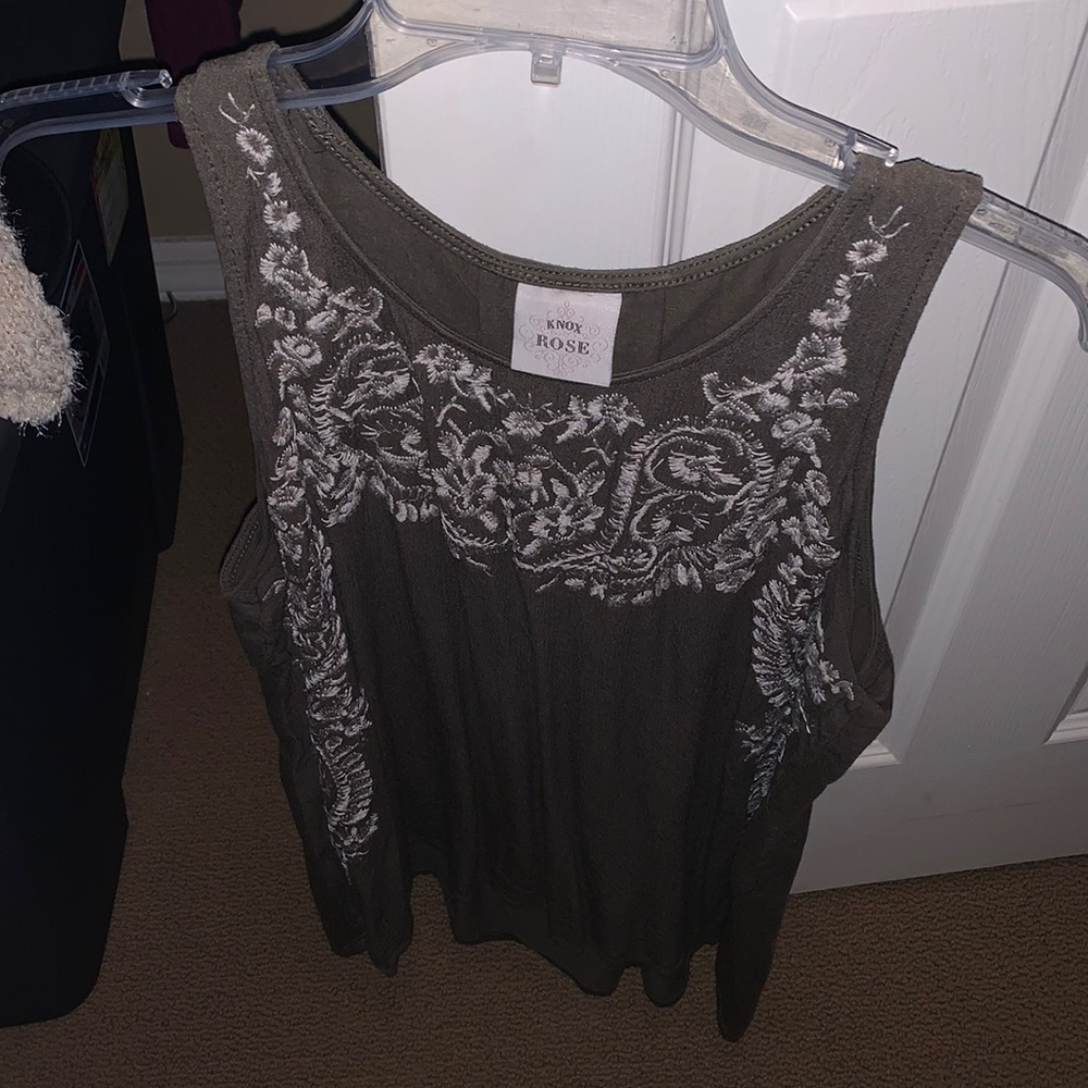 KNOX ROSE top